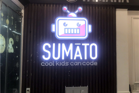 Vách làm sóng chữ nổi có đèn LED SUMATO